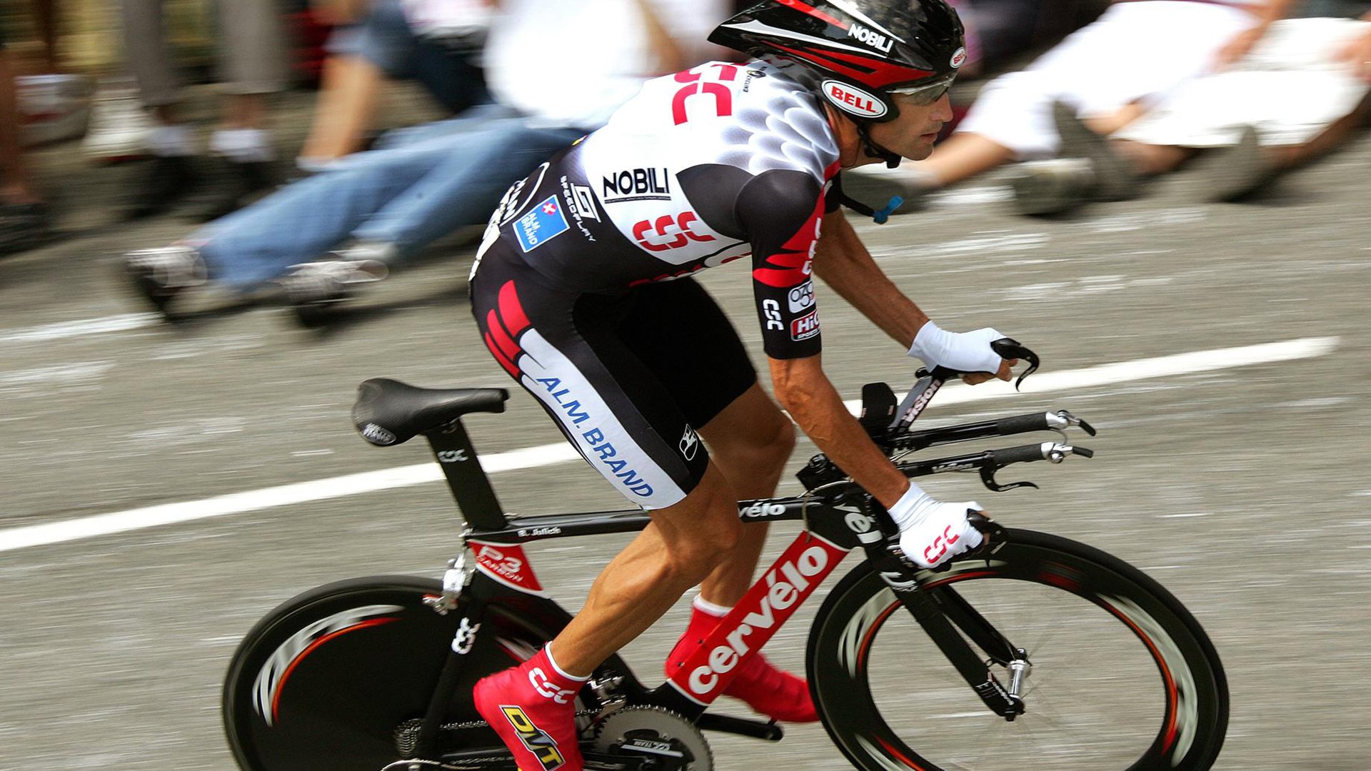 德国男子110米栏选手在预赛中表现出色，晋级半决赛，德国百米运动员